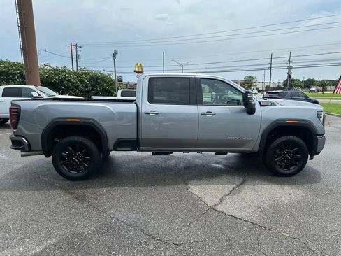 Used 2025 GMC Sierra 2500 AT4 AWD/4WD image 8