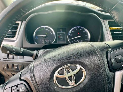 Used 2014 Toyota Highlander Limited AWD/4WD image 12