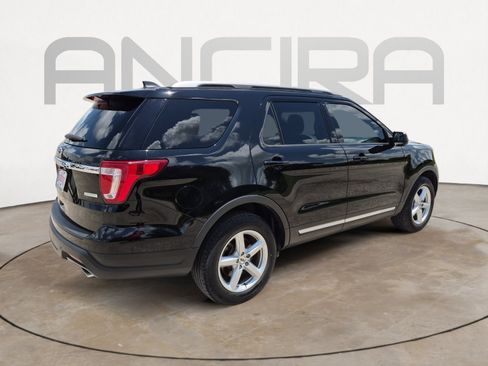 Used 2018 Ford Explorer XLT FWD image 9