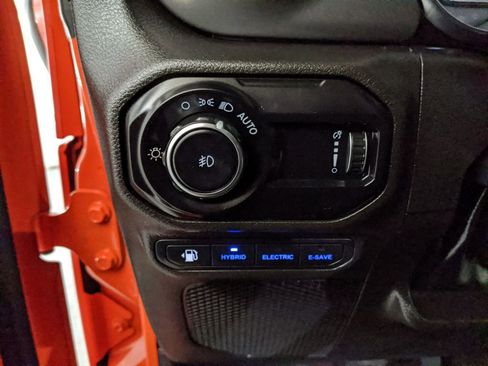 Used 2023 Jeep Wrangler Unlimited image 15