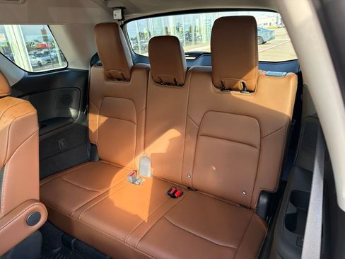 Used 2024 Nissan Pathfinder Platinum AWD/4WD image 17