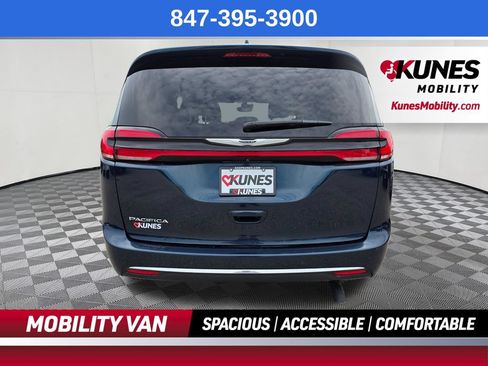 Used 2021 Chrysler Pacifica Touring-L w/ Uconnect Theater Family Group FWD image 7