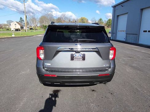 Used 2023 Ford Explorer XLT AWD/4WD image 7
