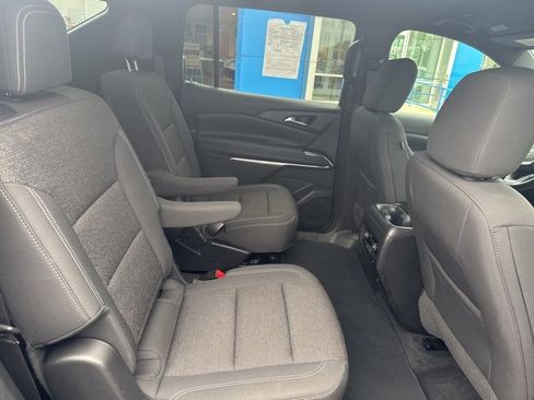 Used 2025 Chevrolet Traverse LT image 15