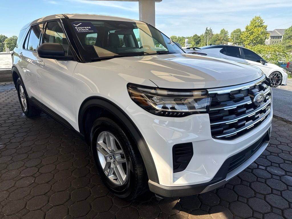 Used 2026 Ford Explorer Active AWD/4WD image 4