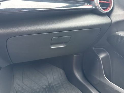 Used 2024 Chevrolet Trax RS w/ Sunroof Package FWD image 23