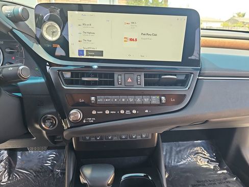 Used 2025 Lexus ES 300h w/ Accessory Package (Z1) FWD image 20
