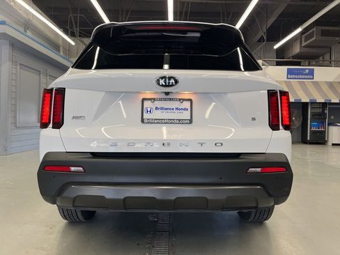 Used 2021 Kia Sorento S w/ Panoramic Sunroof Package image 6