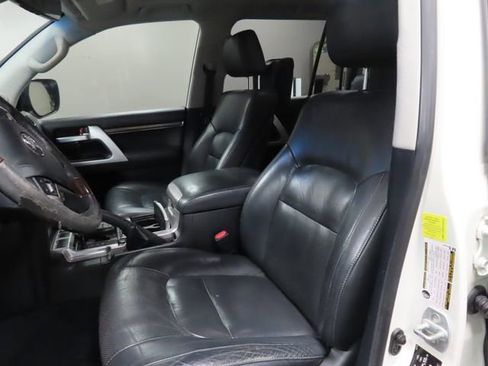 Used 2016 Toyota Land Cruiser Base 4D Sport Utility image 19