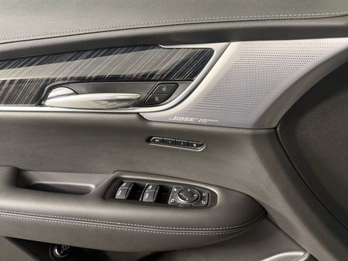 Used 2025 Cadillac XT6 Premium Luxury image 19