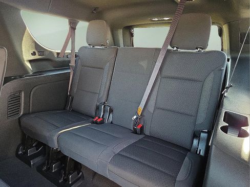 Used 2024 Chevrolet Suburban LS image 10