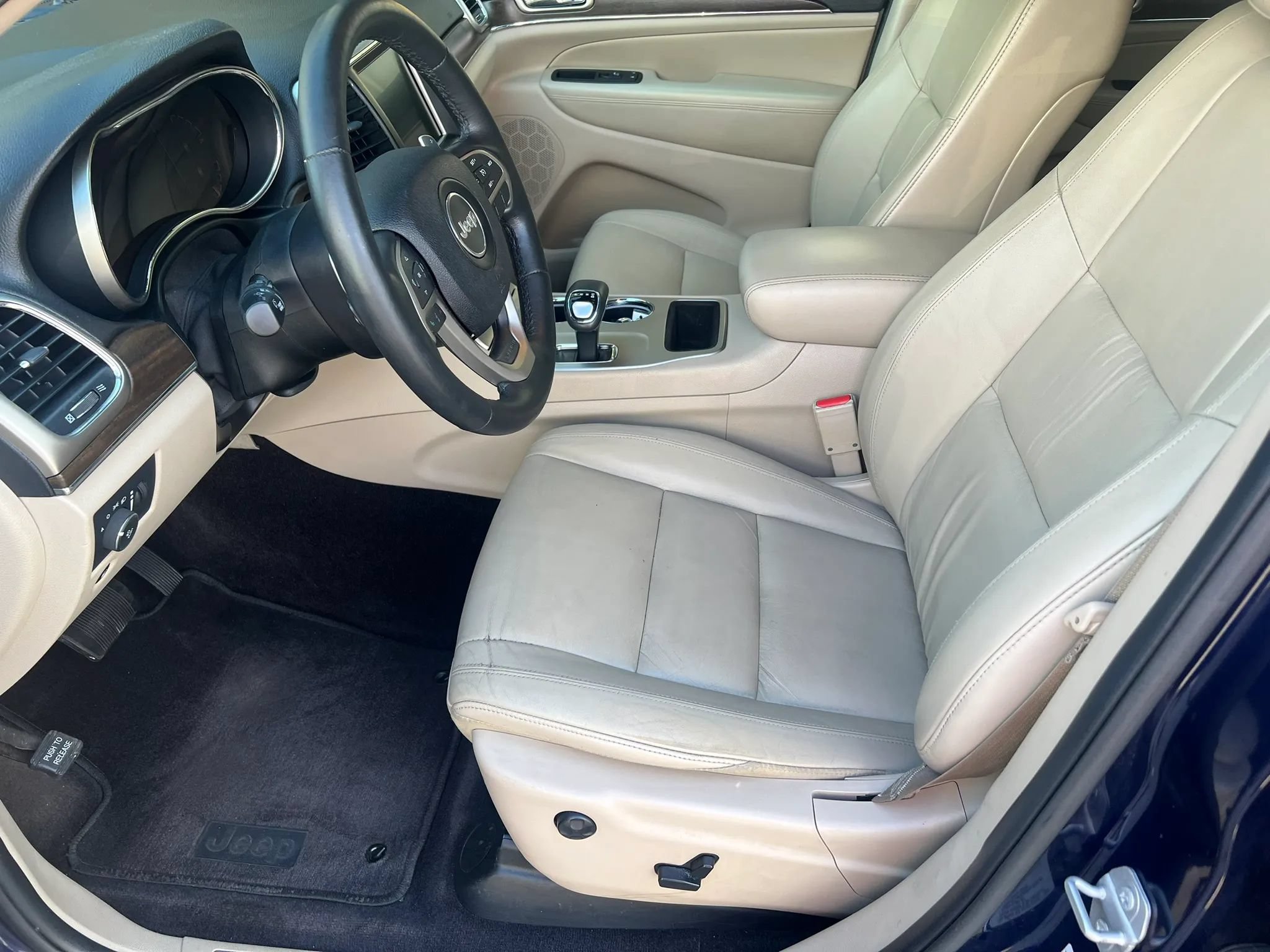 Used 2015 Jeep Grand Cherokee Limited w/ Trailer Tow Group IV RWD image 6