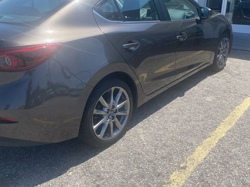 Used 2018 MAZDA MAZDA3 Grand Touring w/ Premium Equipment Package FWD image 3