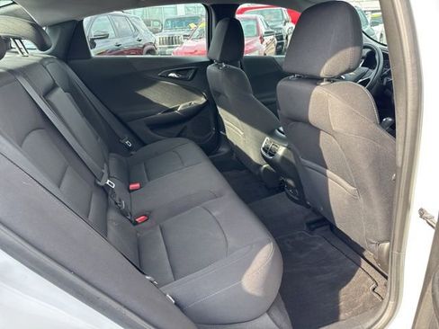 Used 2017 Chevrolet Malibu LT image 22