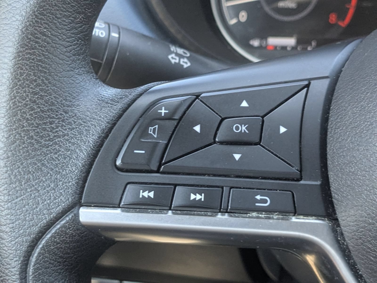 Used 2025 Nissan Versa SV FWD image 16