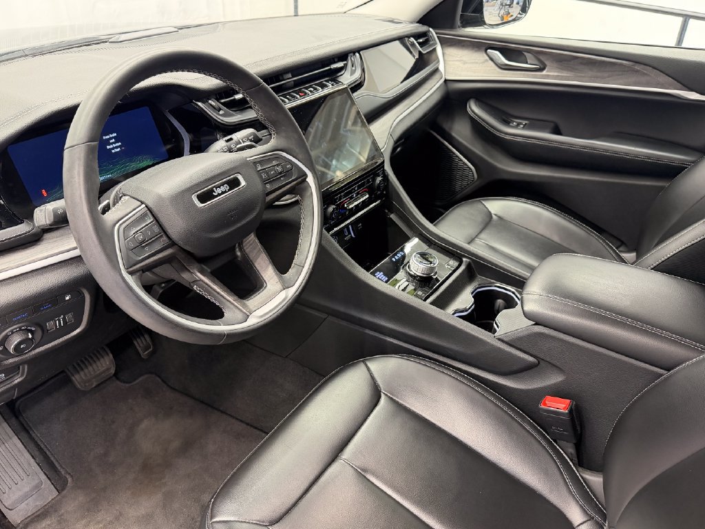 Used 2023 Jeep Grand Cherokee 4WD 4xe image 13