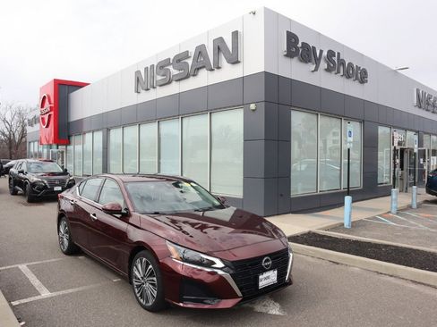 Certified 2024 Nissan Altima 2.5 SL image 1