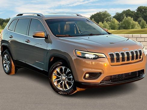 Used 2019 Jeep Cherokee Latitude Plus w/ Cold Weather Group image 2