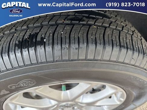 Used 2024 Chrysler Pacifica Touring-L image 14