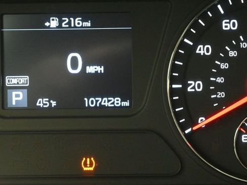 Used 2020 Kia Sorento LX image 14