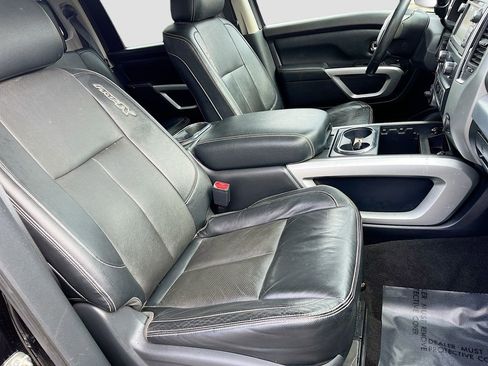 Used 2018 Nissan Titan PRO-4X w/ Pro-4x Convenience Package AWD/4WD image 29