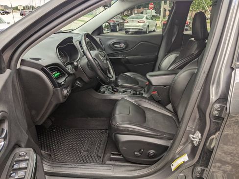 Used 2019 Jeep Cherokee Latitude Plus AWD/4WD image 10