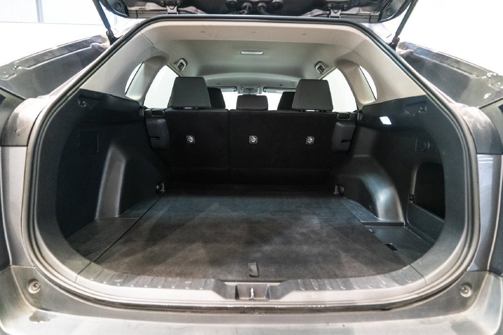 Used 2024 Toyota RAV4 XLE AWD/4WD image 32