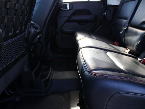 Used 2020 Jeep Wrangler Unlimited Rubicon w/ Uconnect 4C Nav & Sound Group image 29