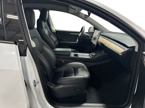 Certified 2023 Tesla Model Y Long Range AWD/4WD image 13