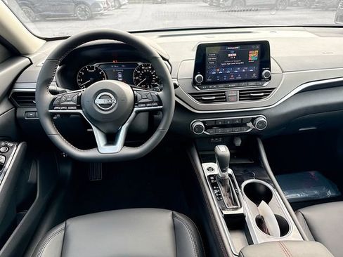 New 2025 Nissan Altima 2.5 SR image 14