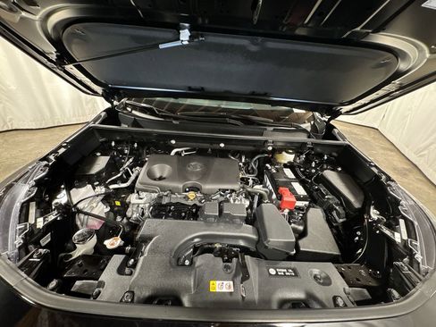 Used 2025 Toyota RAV4 XLE Premium image 33