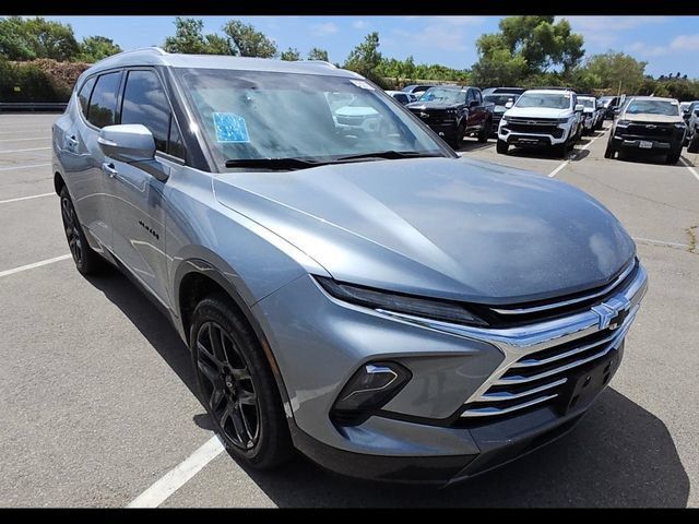 Used 2025 Chevrolet Blazer Premier w/ Enhanced Convenience Package FWD image 2