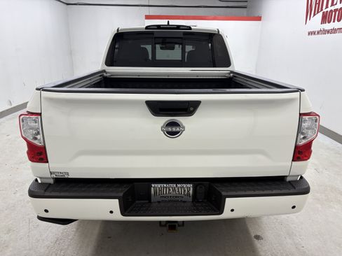 Used 2024 Nissan Titan SV w/ SV Convenience Package AWD/4WD image 3