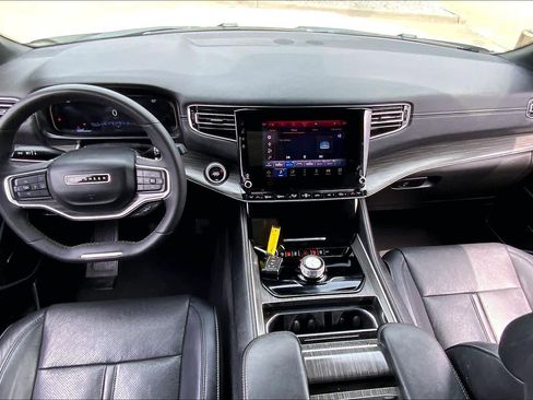 Used 2024 Jeep Wagoneer L Series II RWD image 16