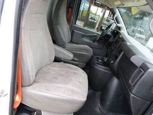 Used 2017 Chevrolet Express 3500 RWD image 31