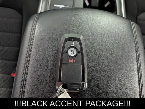 Used 2024 Ford Edge SE w/ Black Appearance Package image 34