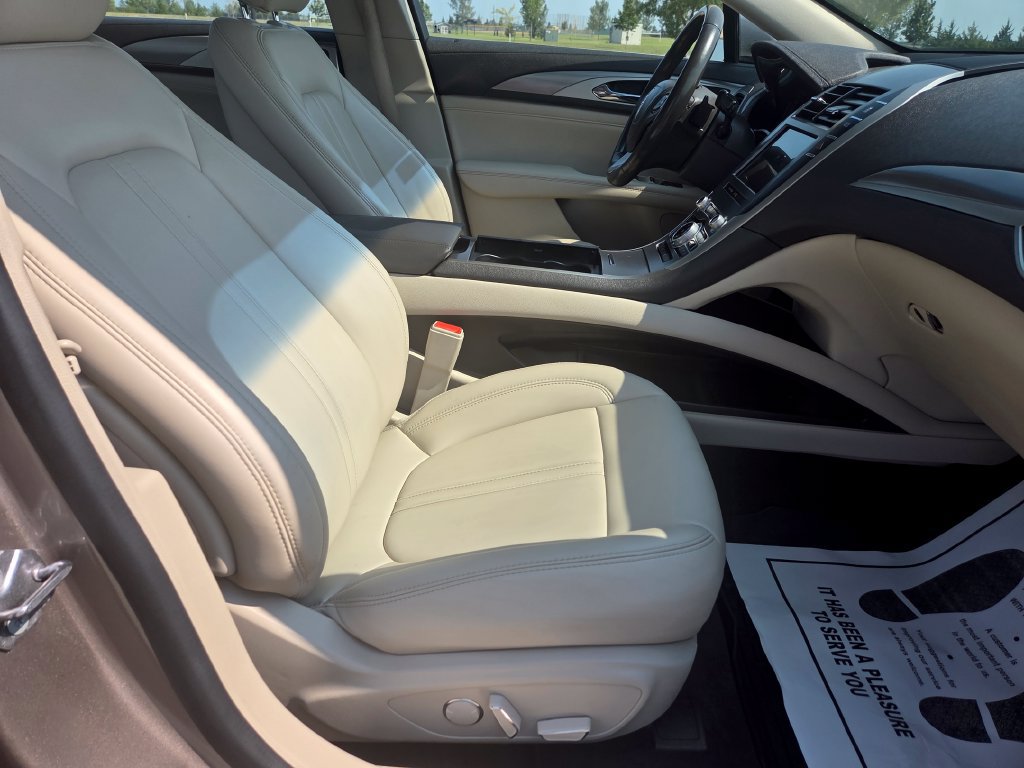 Used 2020 Lincoln MKZ AWD w/ Convenience Package image 39