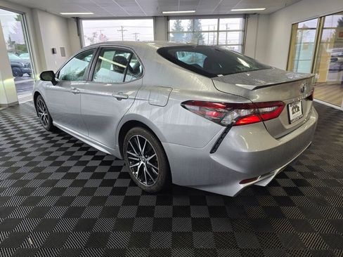 Used 2024 Toyota Camry SE image 5