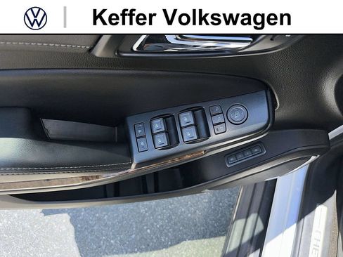 Used 2020 Chevrolet Suburban Premier AWD/4WD image 15