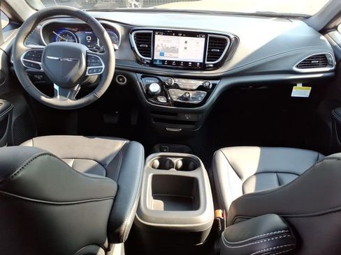 New 2026 Chrysler Pacifica Select image 27