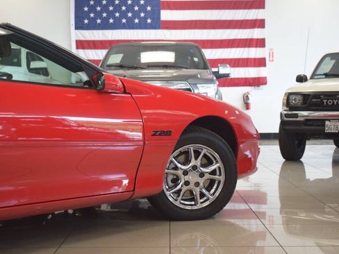 Used 2002 Chevrolet Camaro Z28 RWD image 31