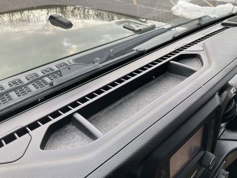 Used 2020 Jeep Wrangler Sport image 8