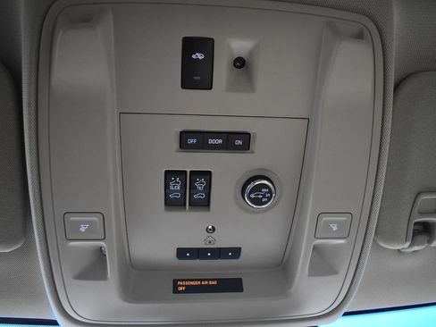 Used 2015 Cadillac Escalade Luxury image 22