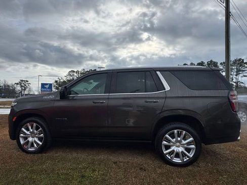 Used 2021 Chevrolet Tahoe High Country w/ Premium Package image 2