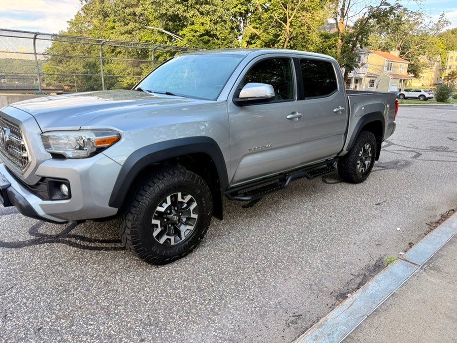 Used 2017 Toyota Tacoma TRD Off-Road w/ Tow Package AWD/4WD image 1