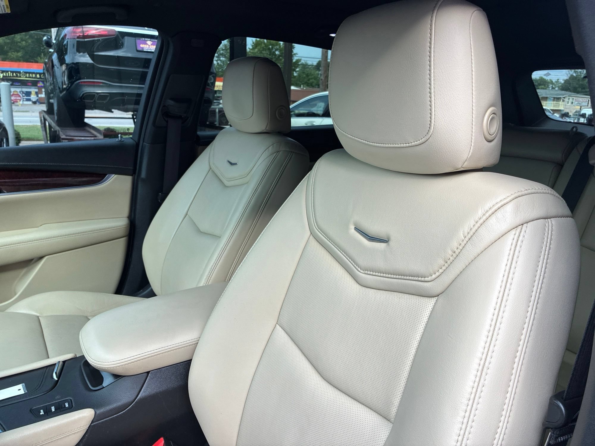 Used 2019 Cadillac XT5 Premium Luxury AWD/4WD image 11