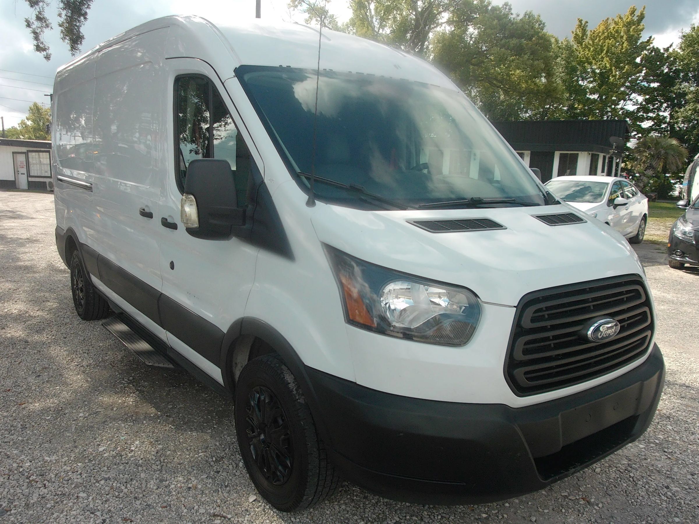 Used 2019 Ford Transit 150 148 Medium Roof RWD image 3