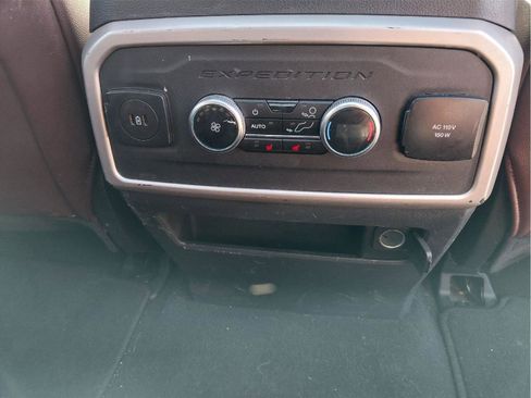 Used 2024 Ford Expedition Limited AWD/4WD image 16