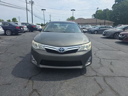 Used 2013 Toyota Camry XLE w/ Leather Pkg FWD image 2
