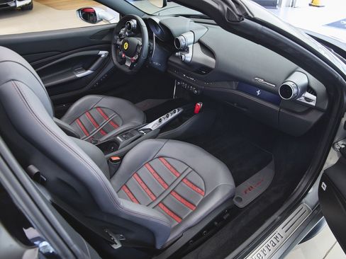 Used 2023 Ferrari F8 Tributo image 32